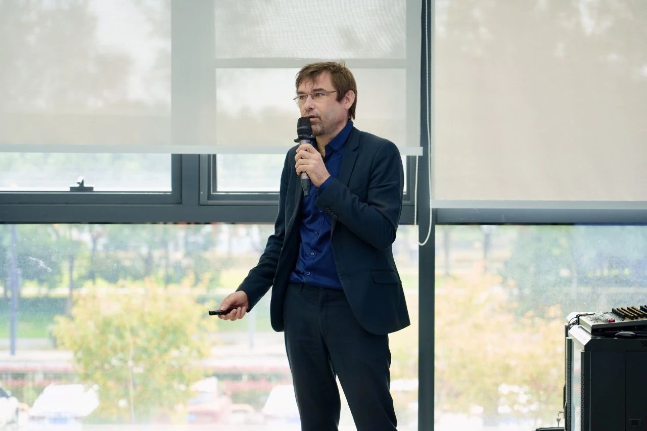 1733191179232410.jpg 1733191179232410.jpg